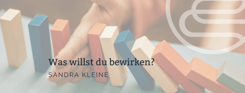 Wirkung: Mit der Hand Dominosteine stoppen