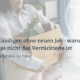 Kündigen ohne neuen Job Titelbild - Frau mit Umzugskiste im Büro